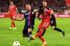 欧冠激战：巴塞罗那逆转纽卡斯尔，拉什福德梅开二度锁胜局